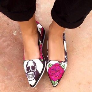 Taylor says Tayquila black white stripe skull red roses flower pointed toe flats